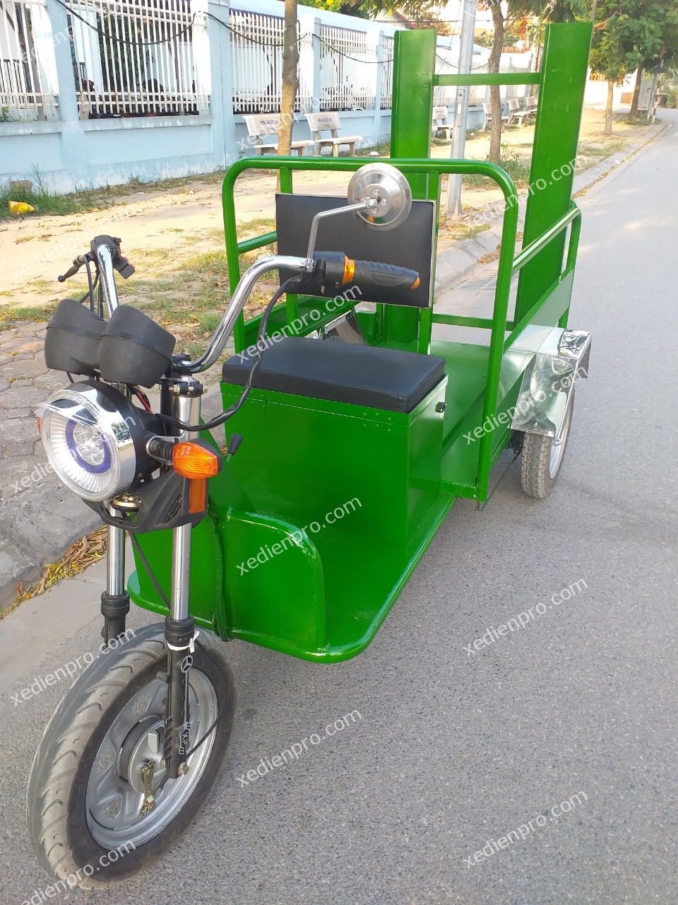 xe_ba_banh